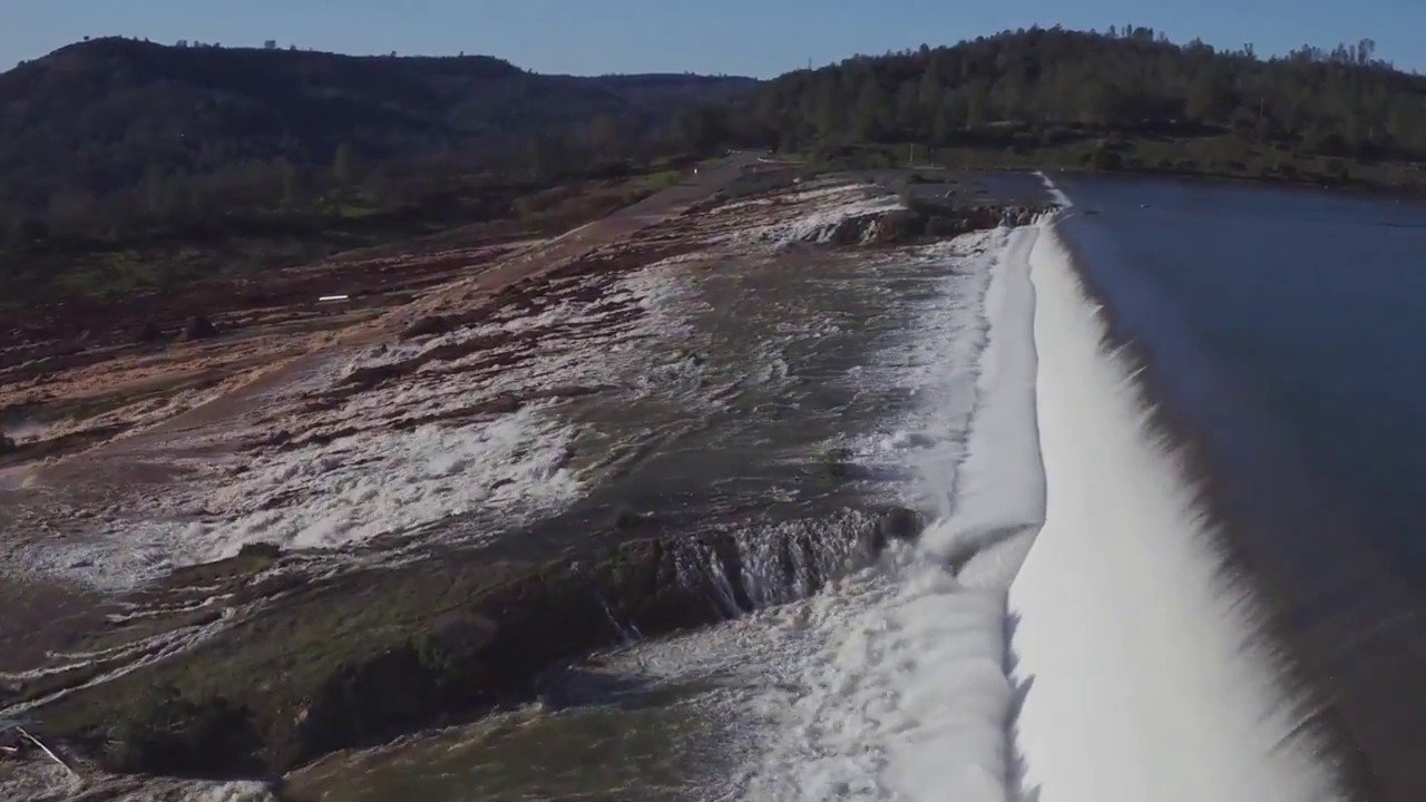 СРОЧНО!!! В Калифорнии объявлена масштабная эвакуация из-за прорыва самой высокой плотины