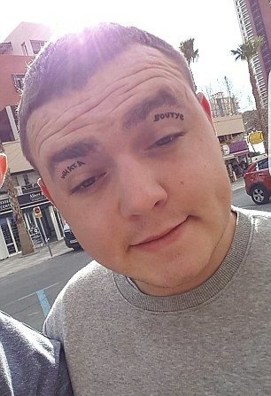 Паренек вернулся с мальчишника кузена с татуировкой на веках