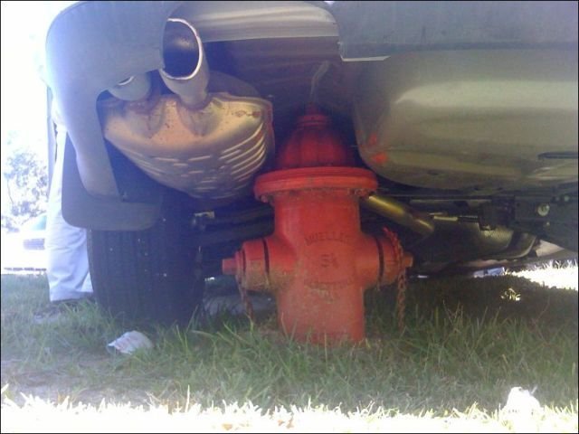 Водители наехавшие на гидрант (28 фото)