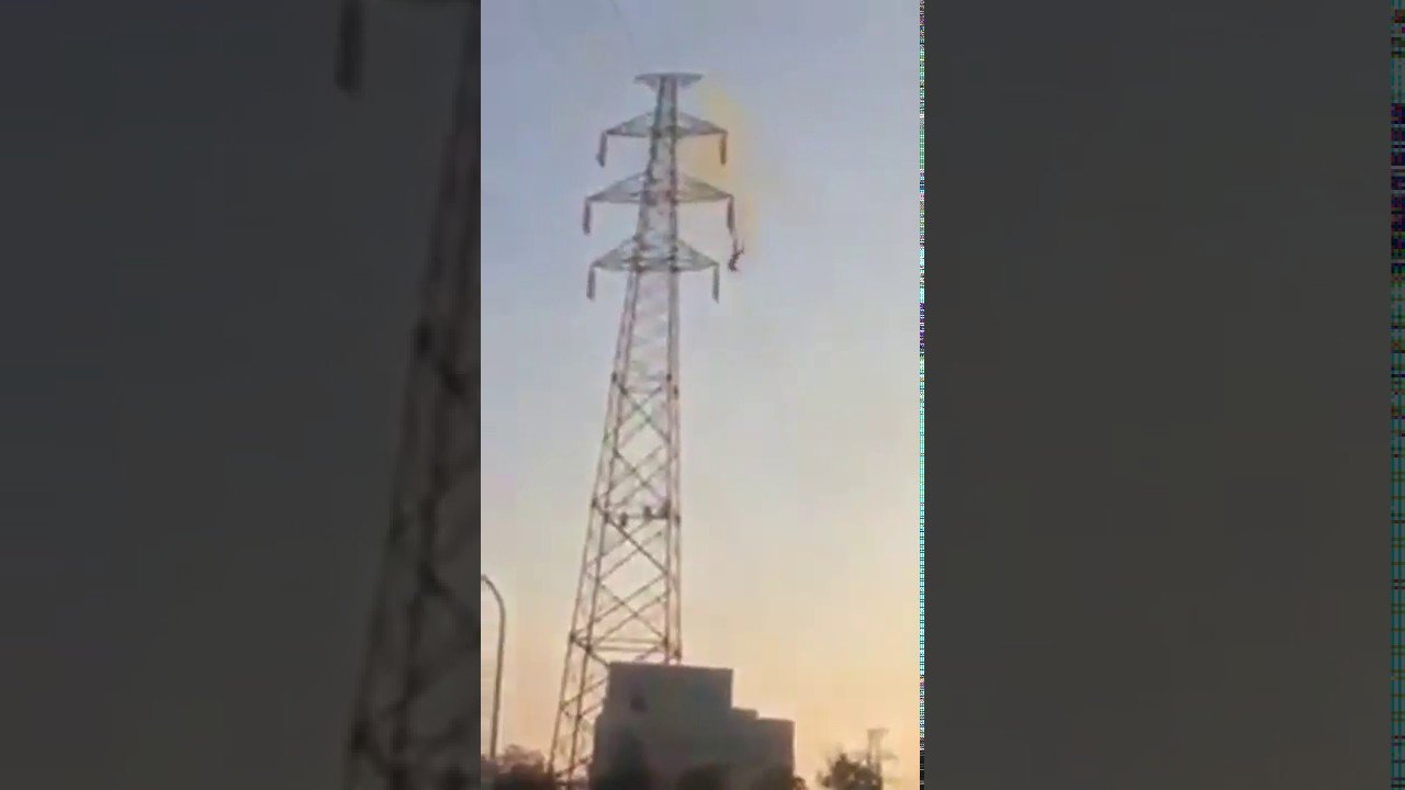 Жесть. Мужик встал на ноги после удара в 30 000 Вольт и падения с 30-метровой высоты