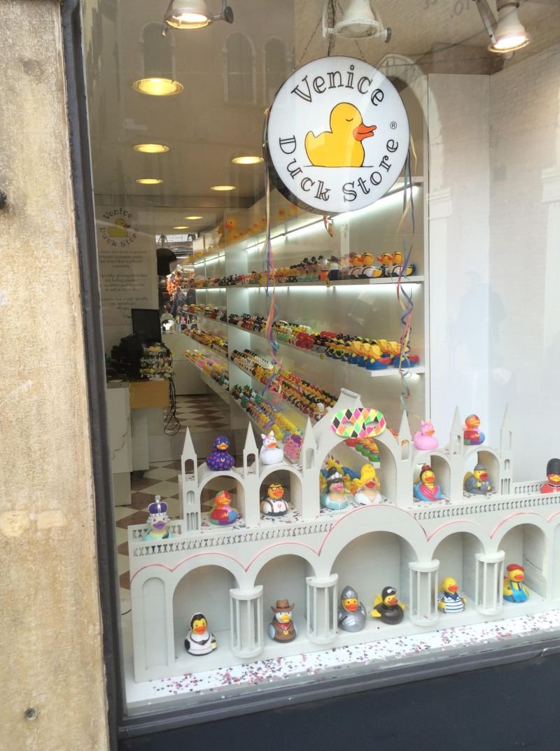 Специализированный магазин резиновых уточек в Венеции