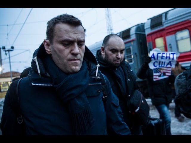 В Уфе Навального закидали яйцами