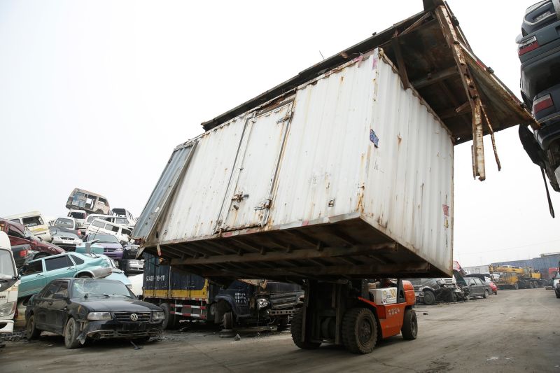 Китайские автомобили на свалке