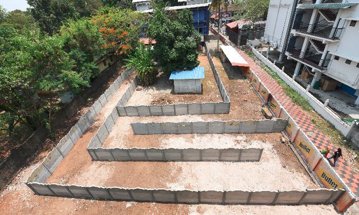В Индии очень Хитрый владелец бара построил лабиринт, чтобы обойти закон
