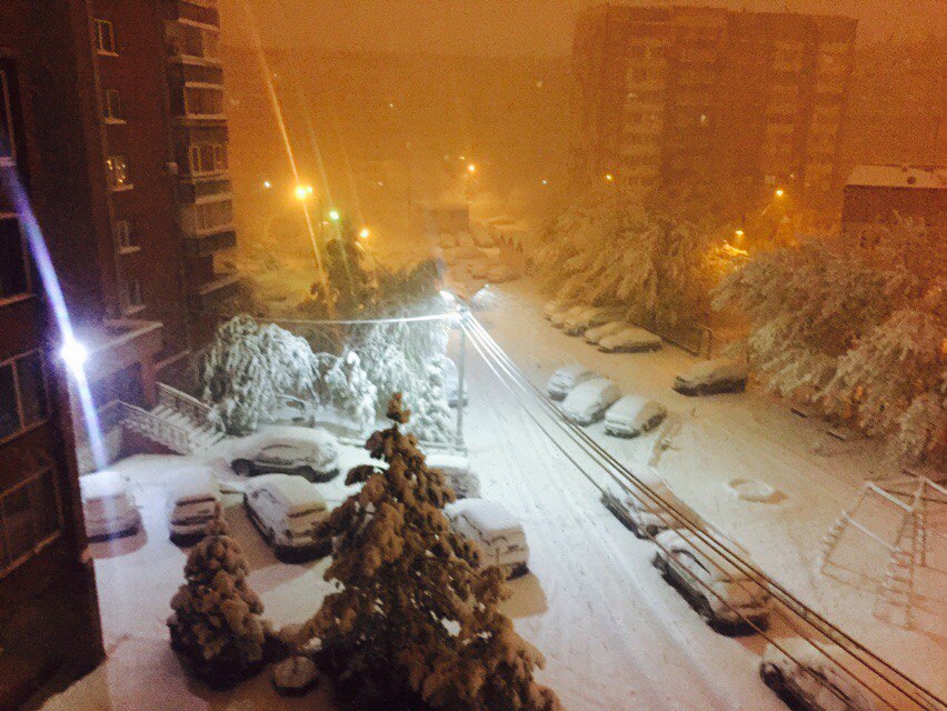 В Красноярске сегодня выпал снег
