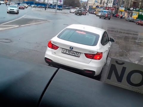 Автохам на BMW подрезает школьный автобус в Нижнем Новгороде 03.05.2017 реальная съемка