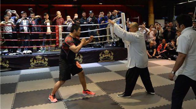 Схватка мастера тайчи и бойца MMA продлилась не больше 10 секунд