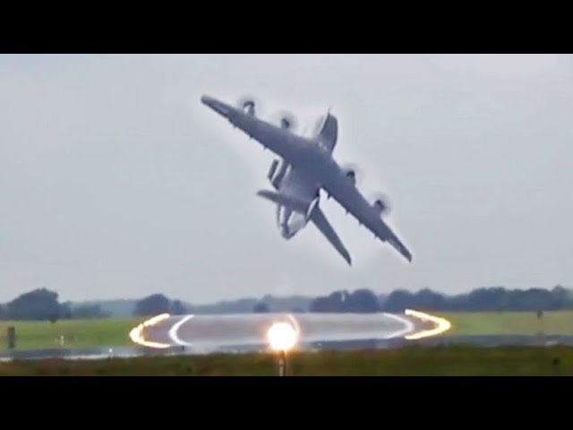Британский самолёт Airbus A400M Combat шокировал зрителей вертикальным взлётом