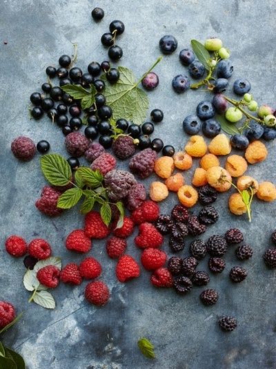 Фото ассорти из вкусных ягод
