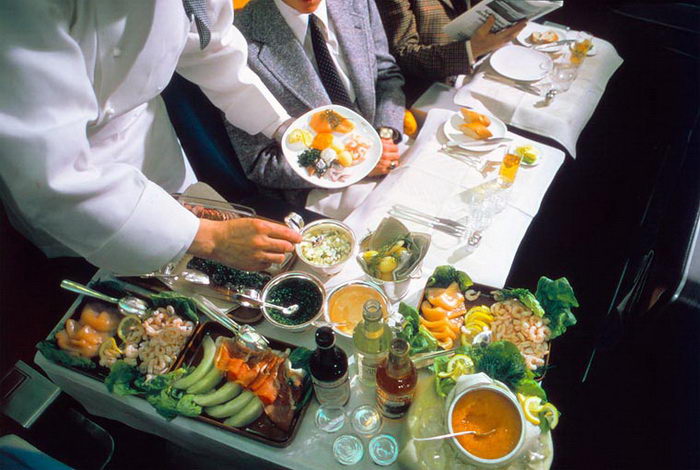 Как кормили в самолетах в середине XX века: фото Scandinavian Airlines