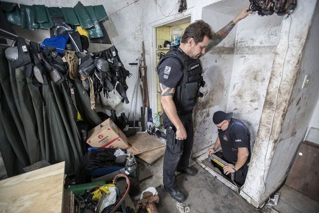 В Бразилии полицейские предотвратили ограбление банка (8 фото)