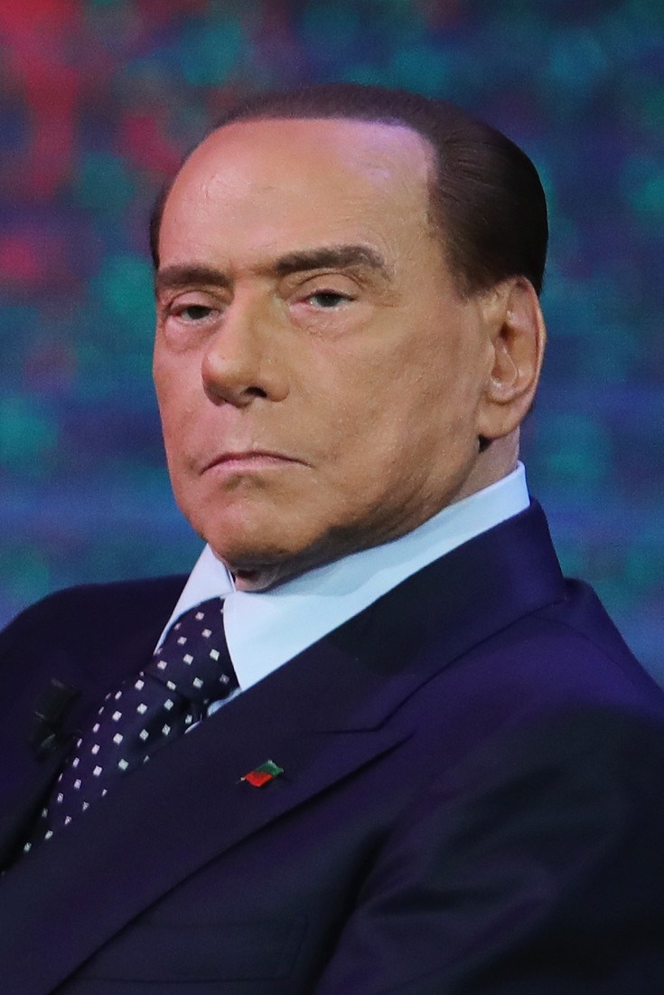 81-летний Сильвио Берлускони похож на восковую фигуру