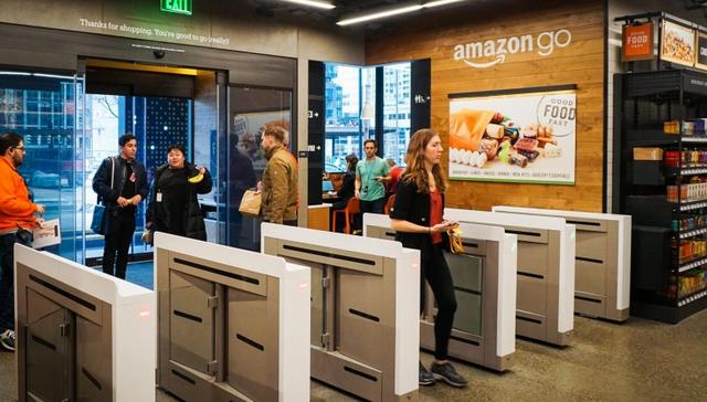 Супермаркет Amazon Go: обслуживает покупателей без кассиров