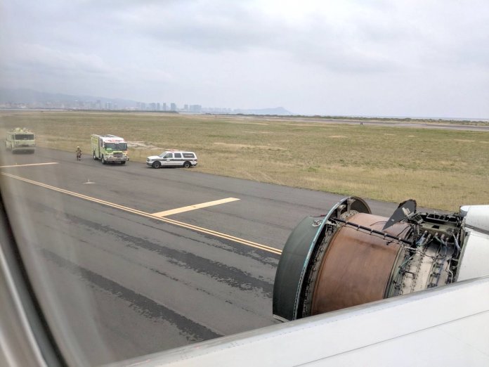 Двигатель самолета во время полета потерял обтекатель. Boeing 777, рейс #ua1175