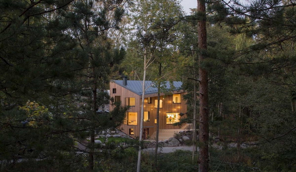 Деревянный дом недалеко от Финской столицы