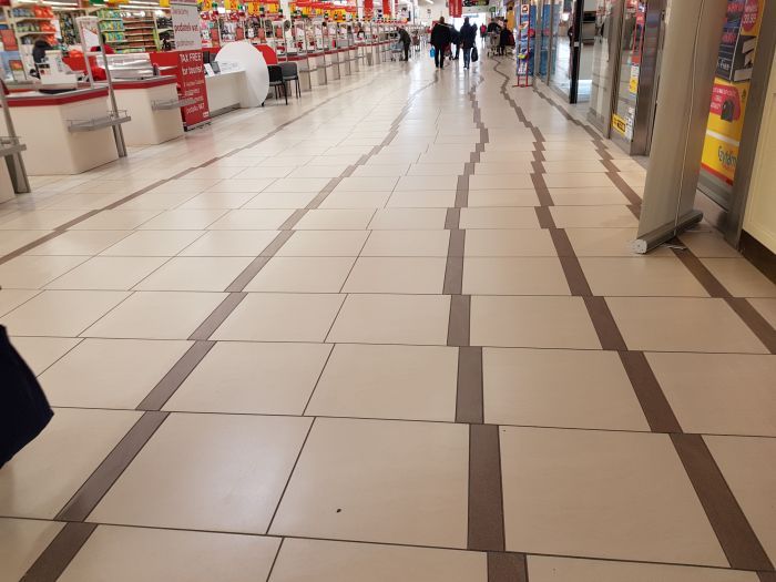 В Польском гипермаркете интересно уложили плитку
