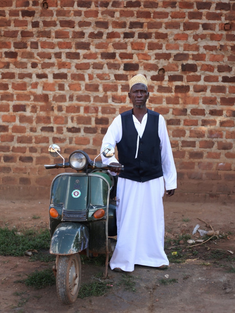Мото Клуб любителей Веспа в Уганде