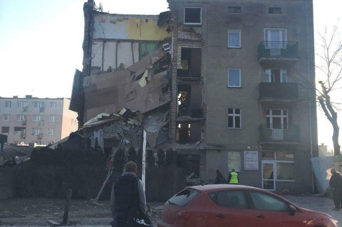 В польском городе Познань в четырехэтажном здании взорвался газ и рухнул дом