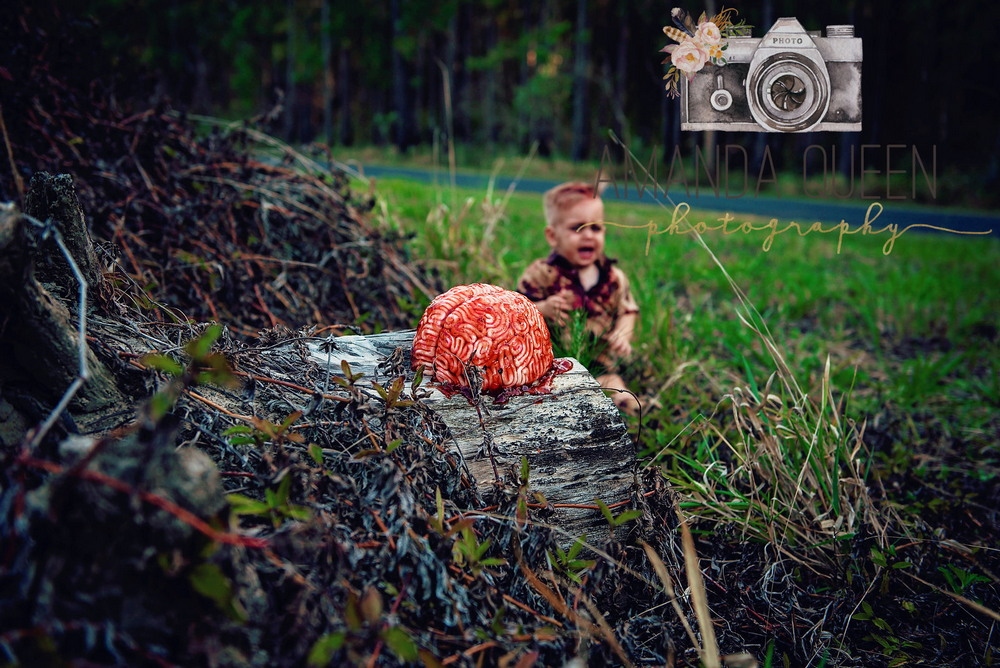 Мама устроила зомби-фотосессию на первый день рождения сына