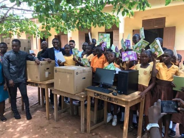 Африканская школа обзавелась первыми компьютерами (2 фото)