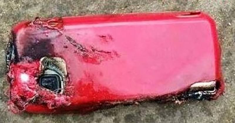 Заряжающийся смартфон Nokia взорвался при разговоре (2 фото)