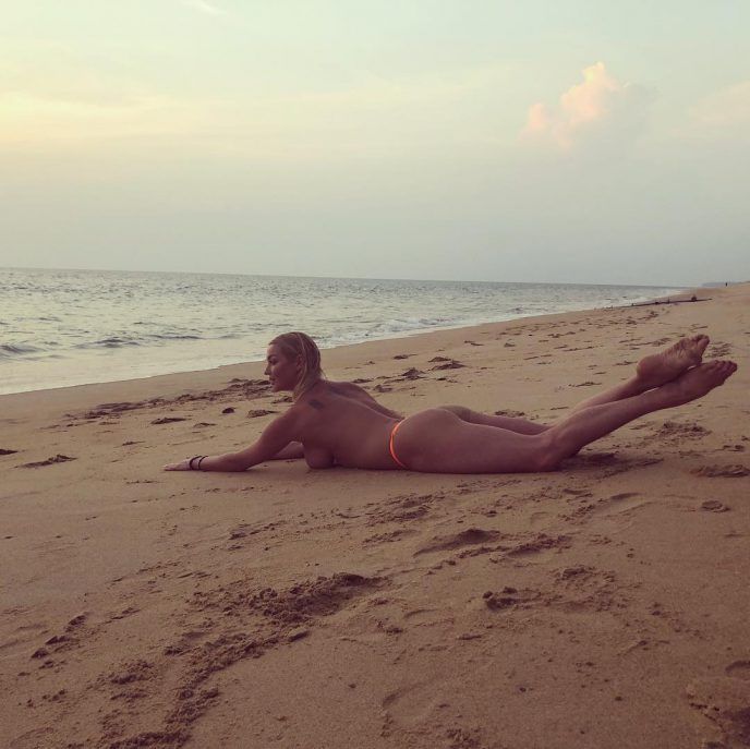 Анастасия Волочкова опубликовала голое селфи с пляжа