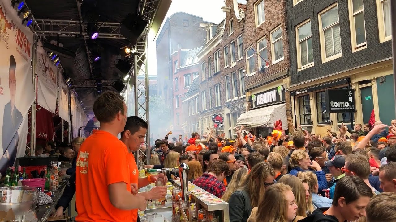 Как проходил праздник Koningsdag 2018 День Короля в Амстердаме на улицах и речных каналах