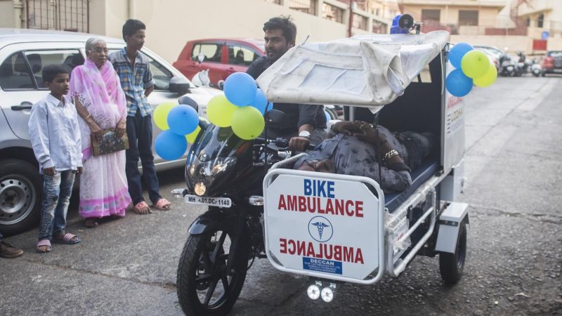 В Индии используют трехколесные мопеды-неотложной помощи