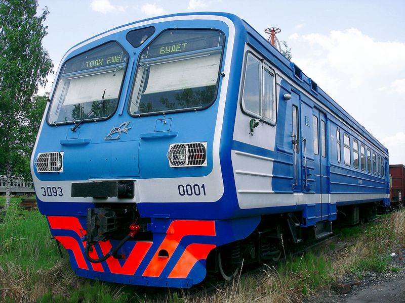 Машинисты веселятся, устанавливая на табло забавные надписи