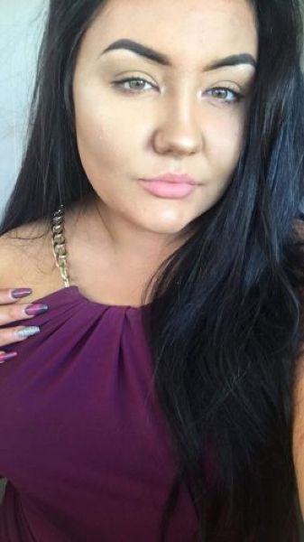 После использования автозагара девушка стала зеленой