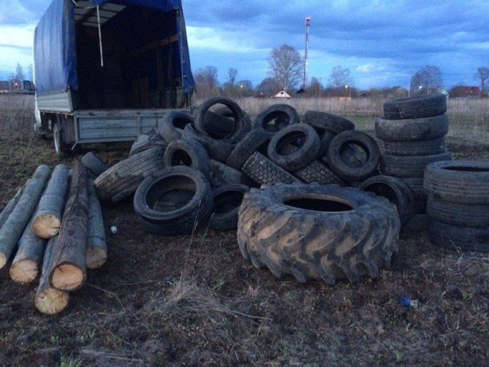 Деревенские парни сами построили спортивную площадку
