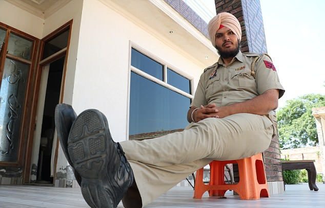 Самый высокий полицейский из Индии (13 фото)