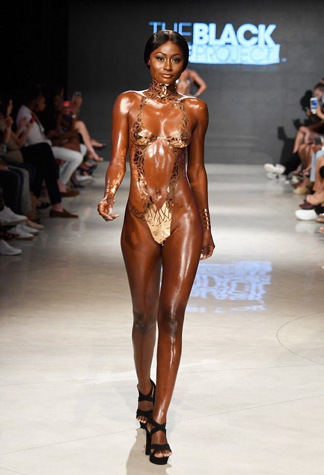 Бикини из скотча от создателя The Black Tape Project (20 фото)