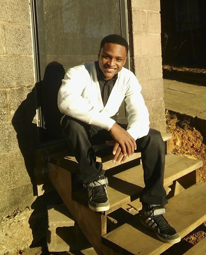 Студент прошел 22 км ночью, чтобы успеть на работу, и получил неожиданное вознаграждение (10 фото / 1 видео)