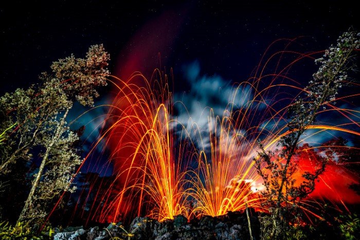 Завораживающее извержение вулкана Килауэа на Гавайях (16 фото)