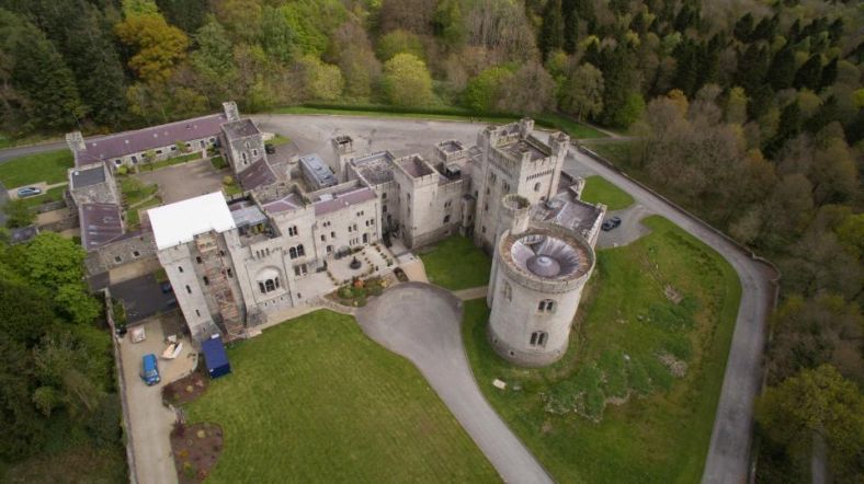 Замок из Игры Престолов с территорией леса продают за 650 тысяч (7 фото)