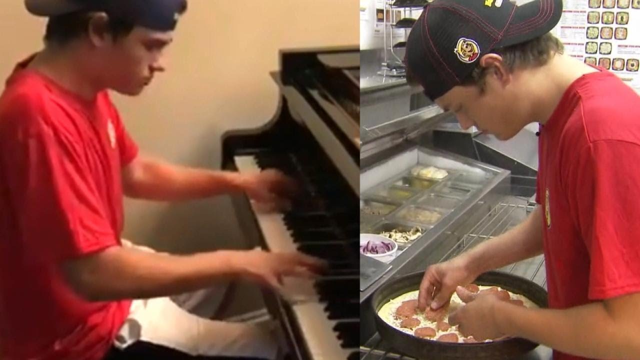 18-летний Bryce Dudal доставщик пиццы Delivers Pizza виртуозно сыграл на пианино Сонату Бетховена