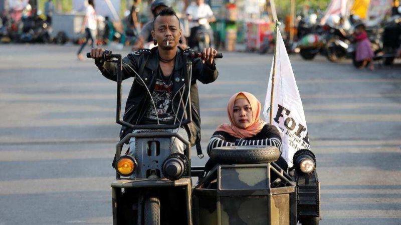 Молодежь Индонезии рассекает на своих кастомных байках (9 фото)