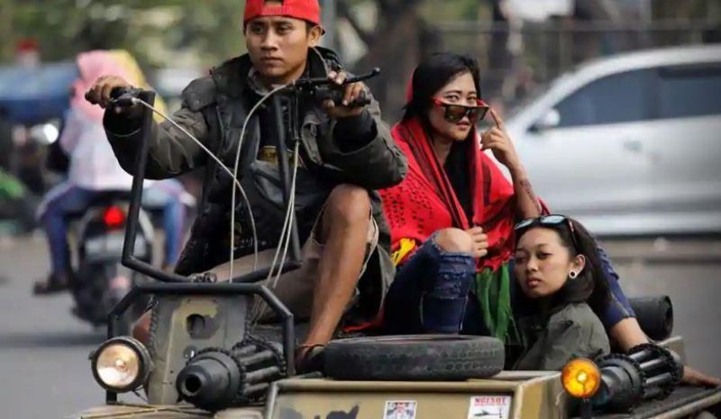 Молодежь Индонезии рассекает на своих кастомных байках (9 фото)