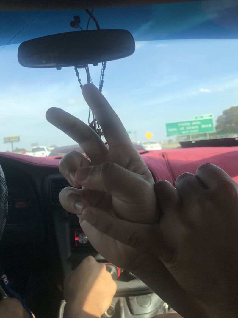 Флешмоб сложенные 6 пальцев на руке (8 фото)