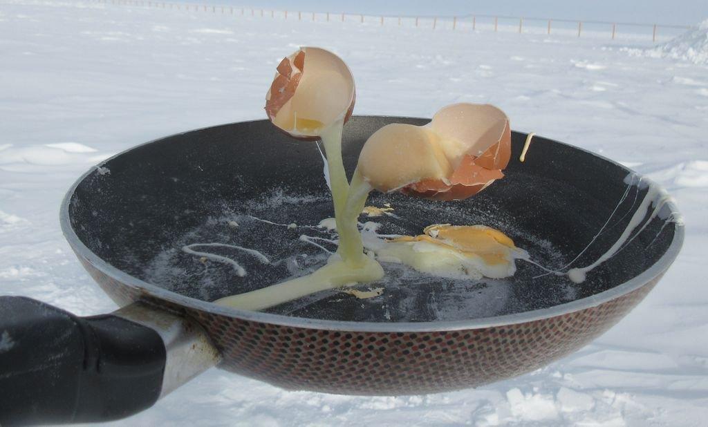 Обычная еда в -60°C на морозе (5 фото)