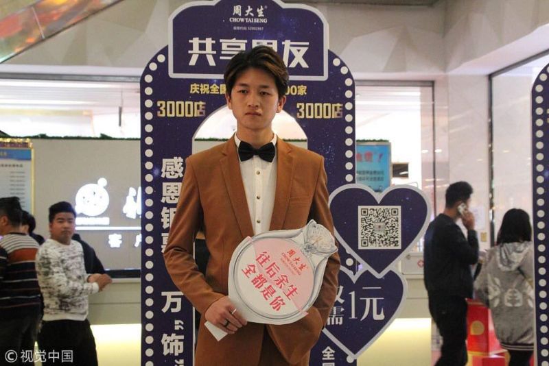 В Китайских ТЦ предлагают парниш напрокат для комфортного шопинга (4 фото)