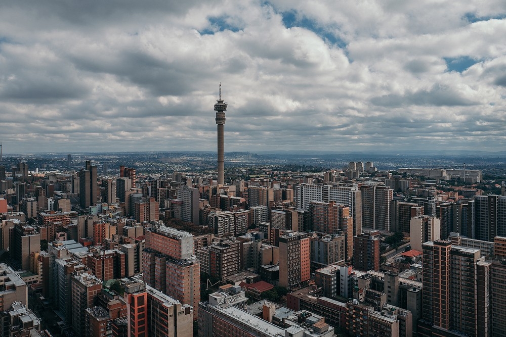 Вертикальные трущобы Африки: 55-этажная башня в Йоханнесбурге (24 фото)