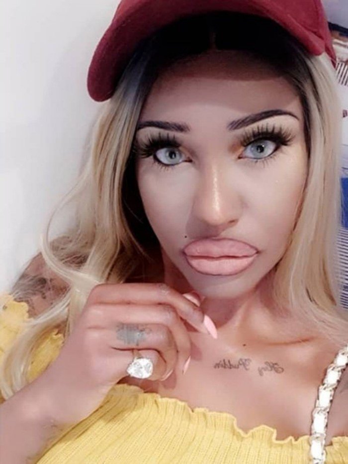 Рот на пол-лица (9 фото)