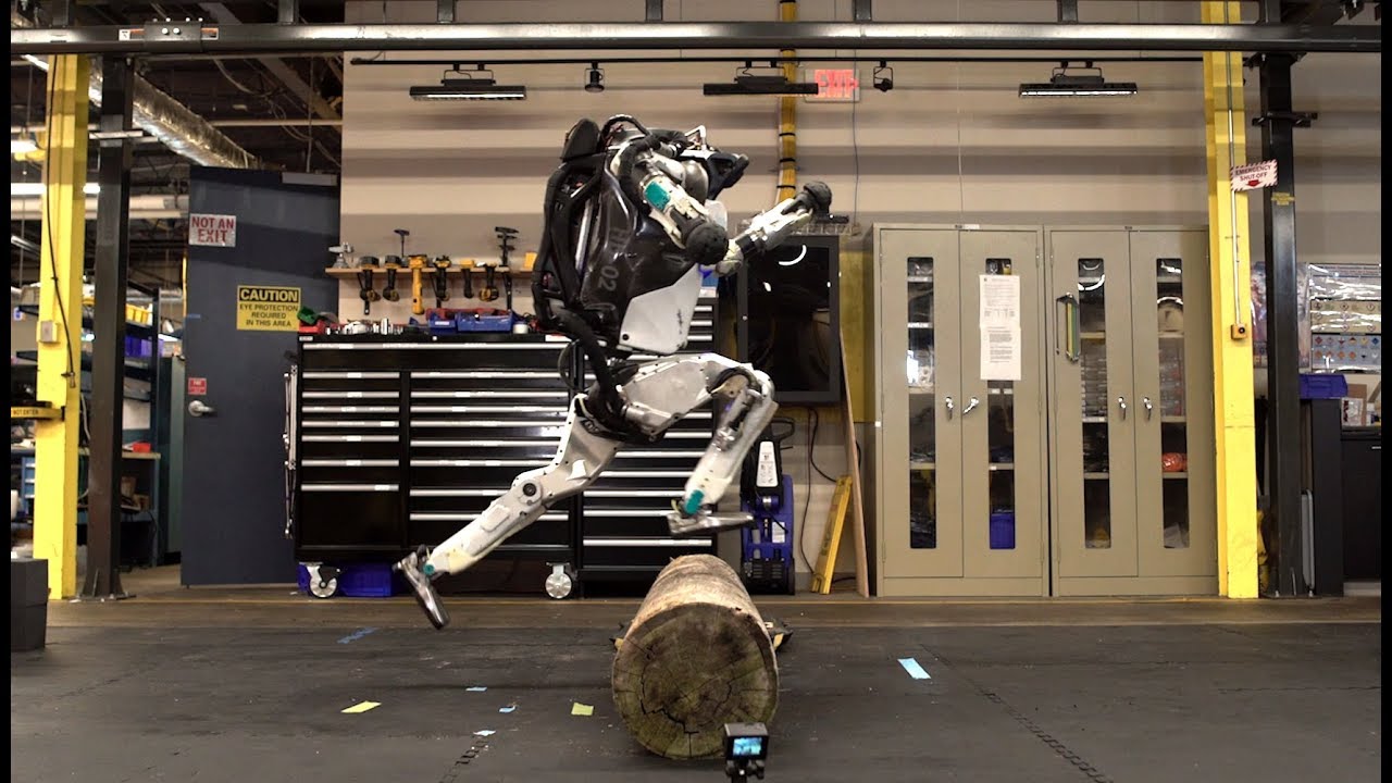 Робот ATLAS научился прыгать Паркур