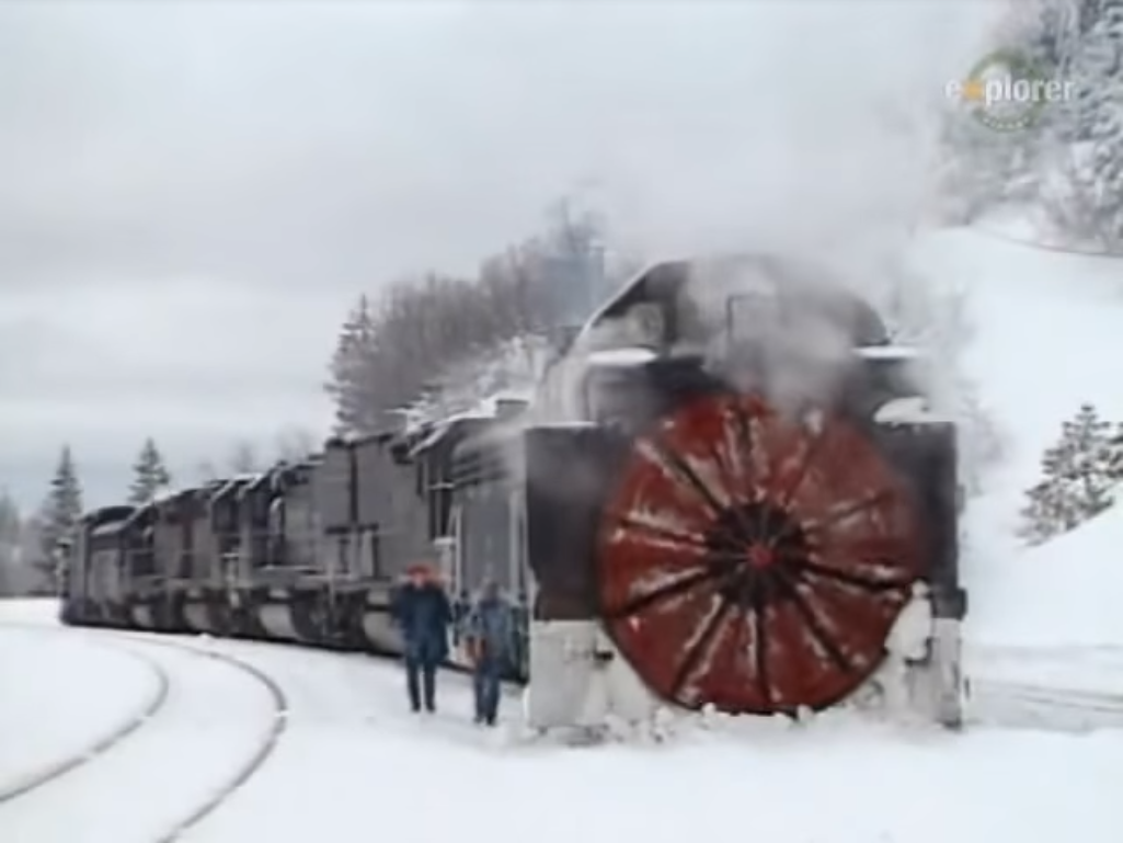 Мегамашины - Железнодорожный снегоуборщик в США