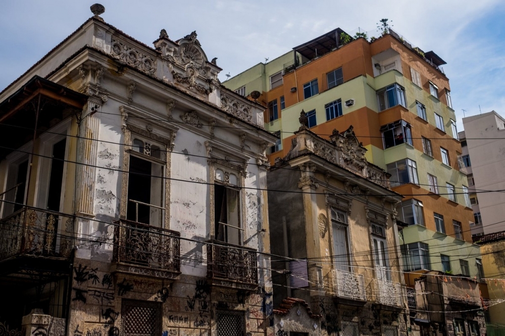 Скваттеры захватывают пустующие здания в Рио-де-Жанейро (16 фото)