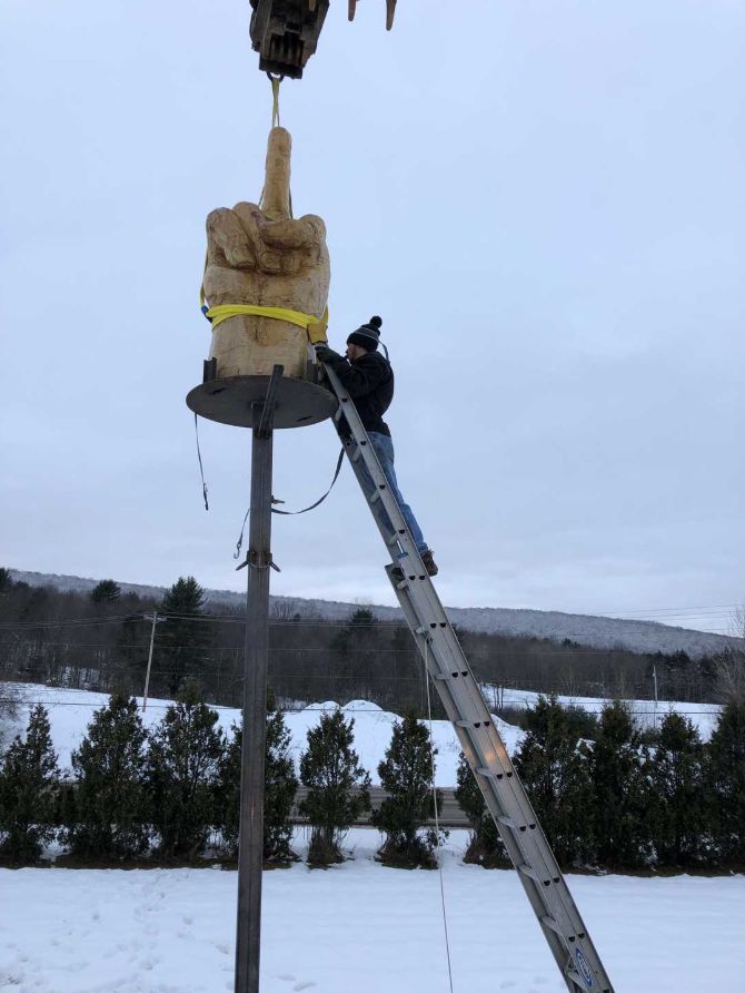 Американский бизнесмен Тед Пелки законно выражает недовольство городским чиновникам