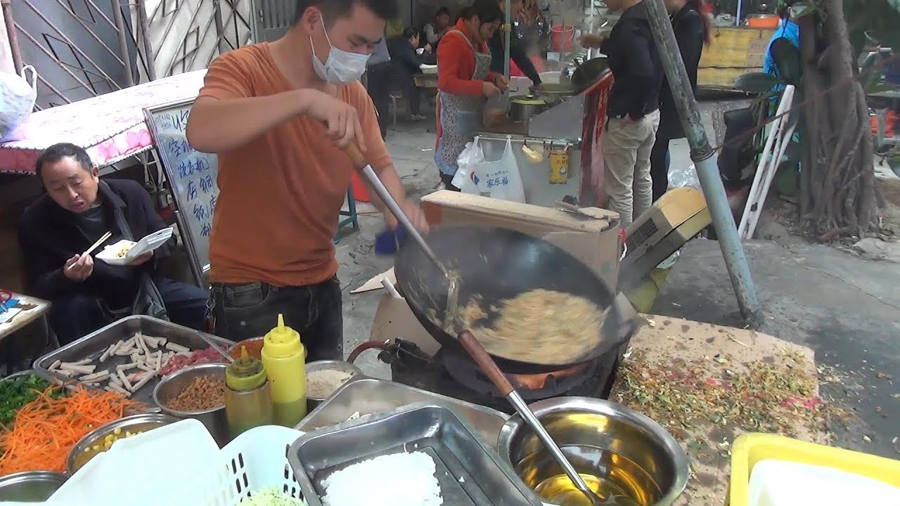 Уличная еда. Любимая лапша в трущобах - Жизнь в Китае #125