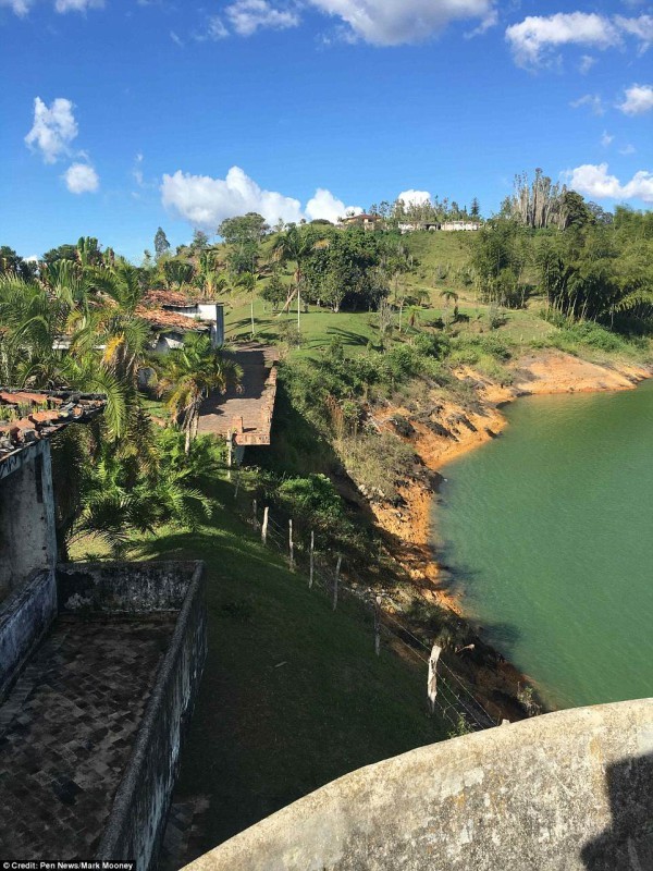 Шикарный особняк Пабло Эскобара превратился в площадку